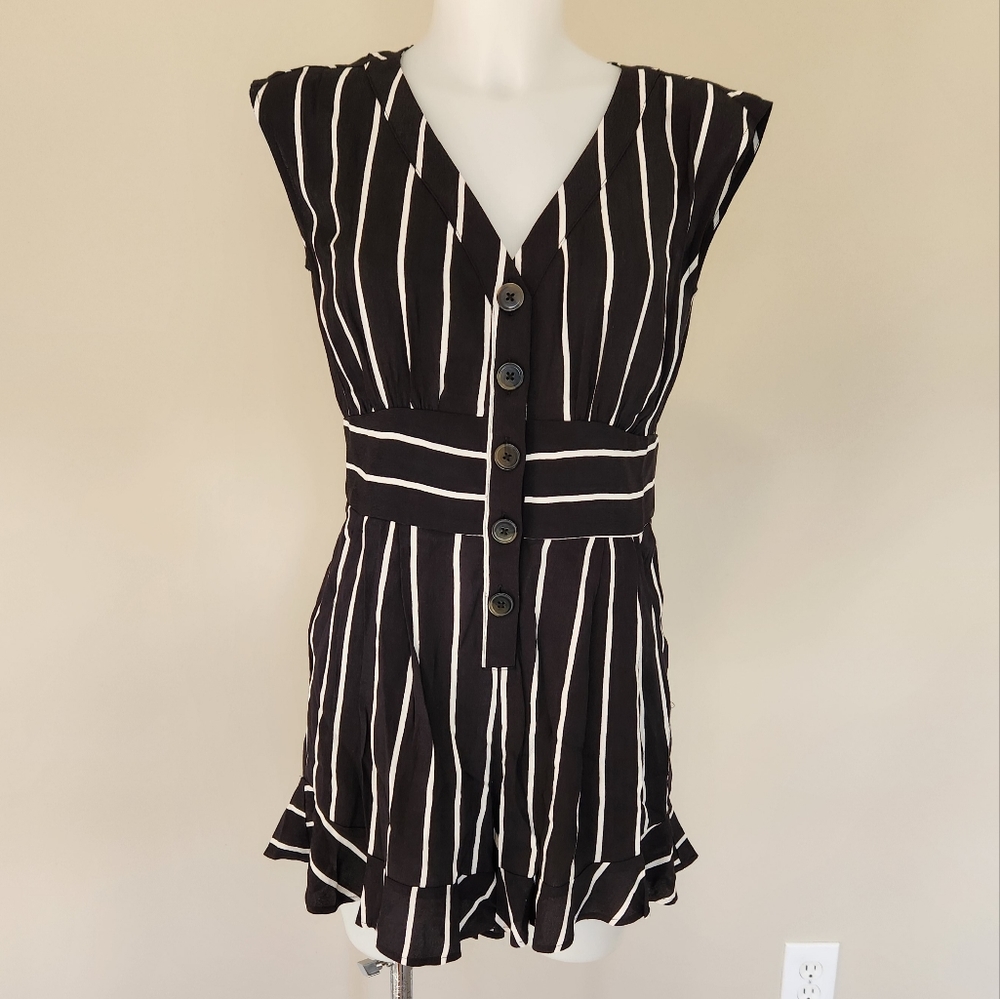 NWT LOFT Button front V neck woven Romper
